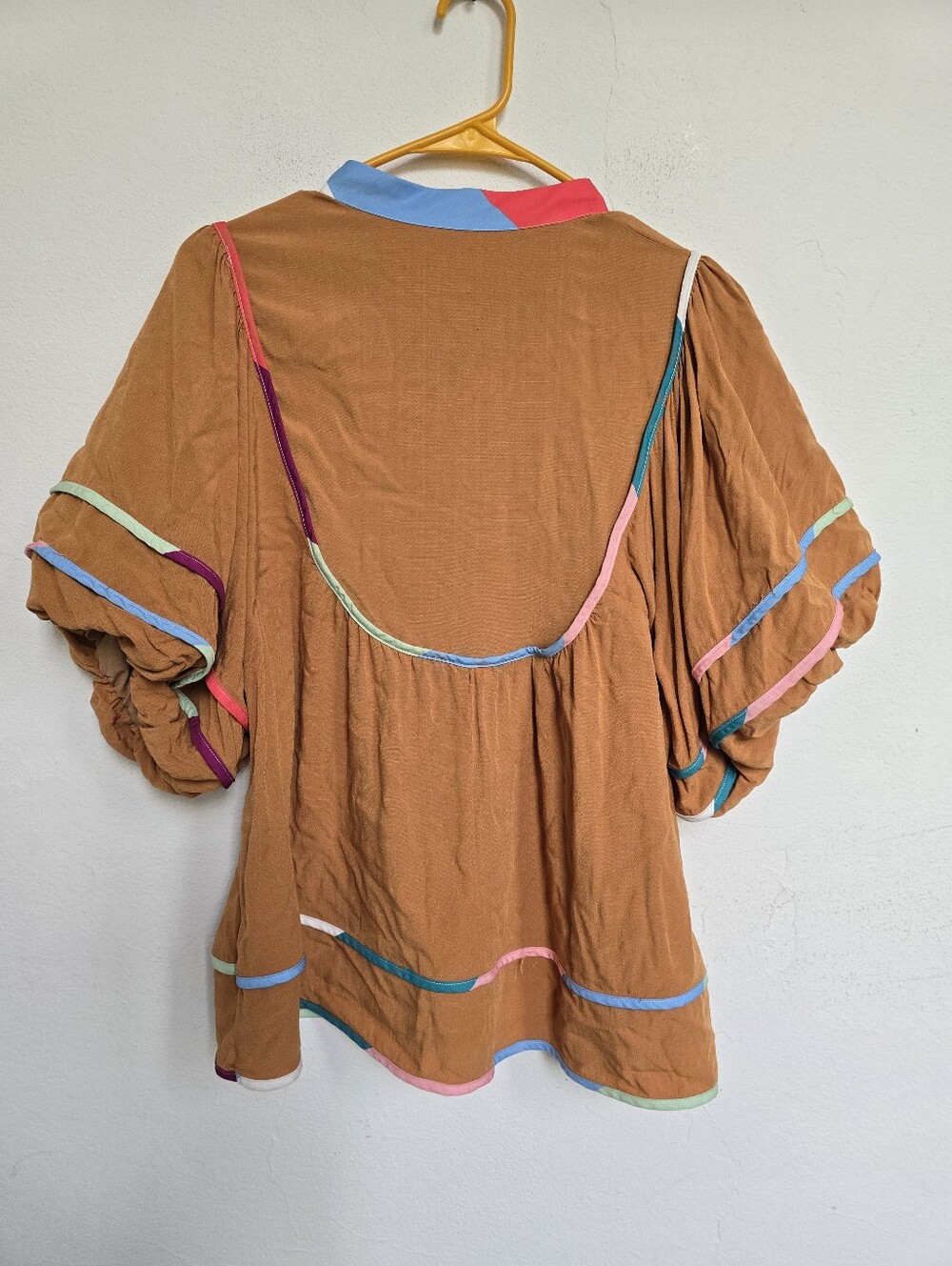 Boho Balloon Sleeve Blouse Camel Multicolor Trim Tie Neck Size Small - Picture 12 of 12